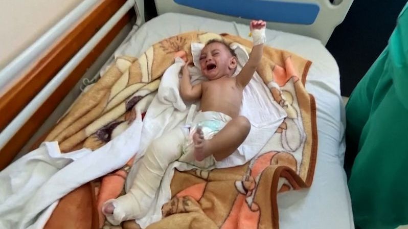 Přežil jen pětiměsíční kojenec. Matka se čtyřmi dětmi zemřela při útoku na Gazu